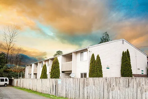 Spacious 2 Bedroom - Excellent Location! Photo 1