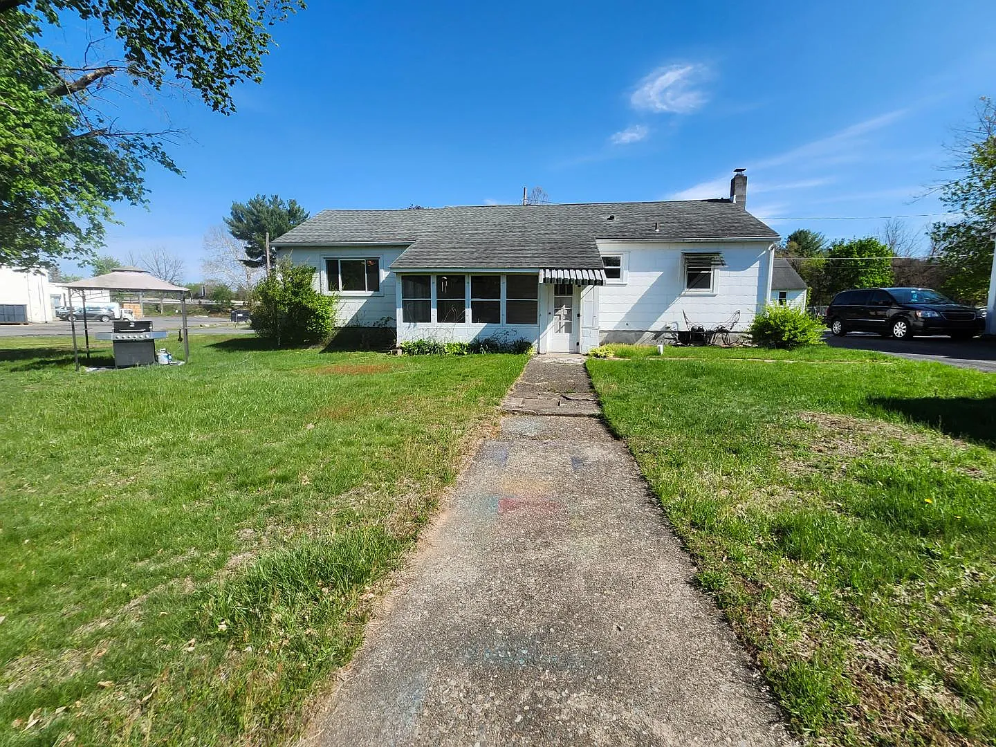 223 Howard St — Photo 2