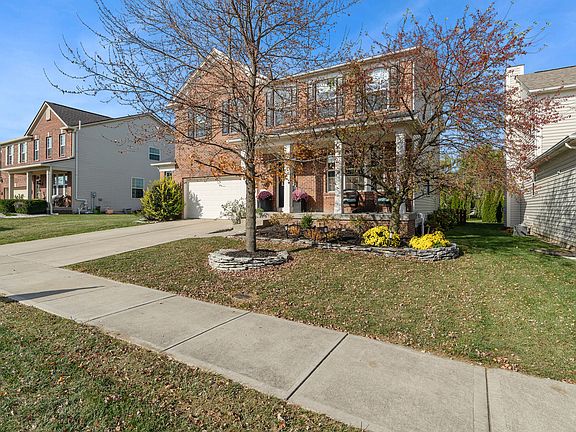 2nd image of 570 Lynton Way