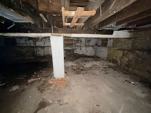 4th image of 10529 S Corliss Ave