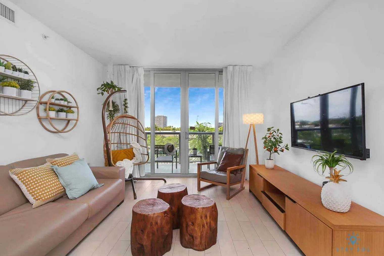 2 bed, 2.0 bath, 990 sqft, $4,392 — Photo 1