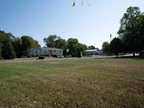 409 W Lake Camelot Dr, Mapleton, IL 61547