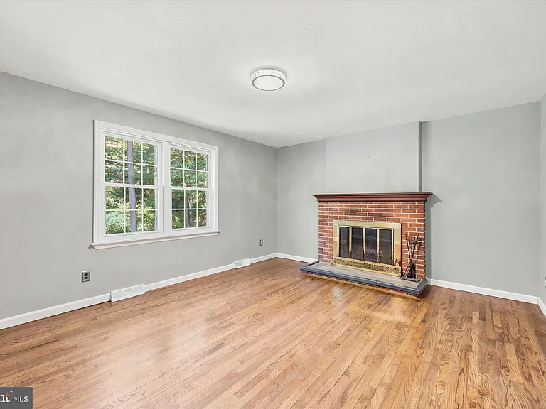 6 Janice Dr — Photo 10