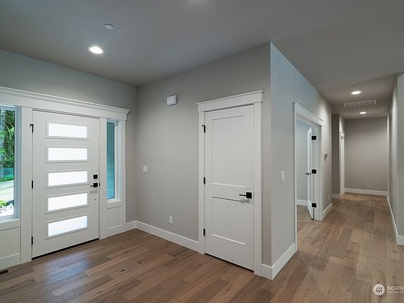 3rd image of 10275 Laburnum Lane SE