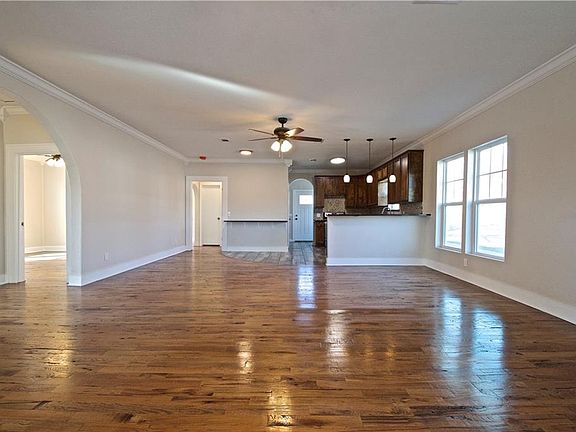 3rd image of 2601 Homan Ave