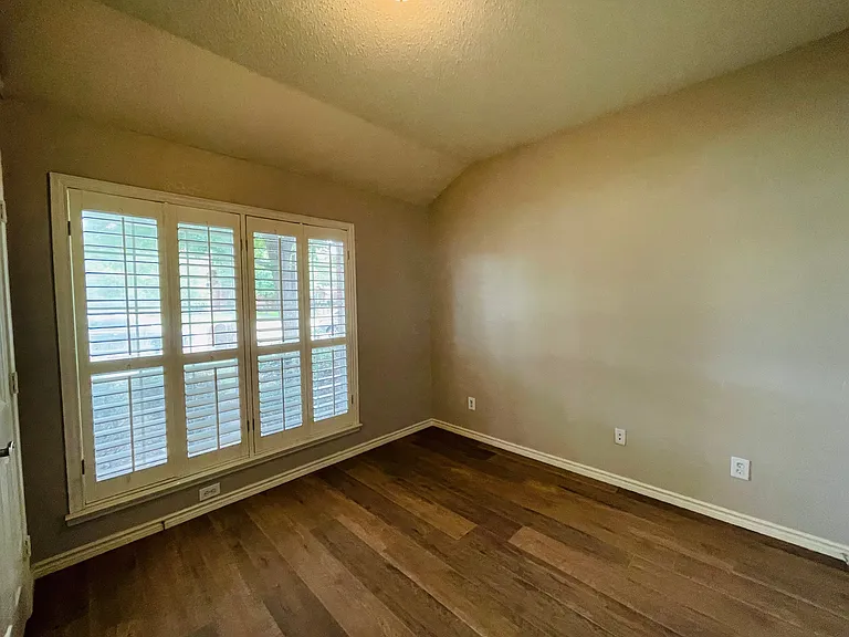 5621 Flowerwood Ln — Photo 4