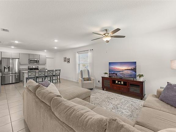 3rd image of 727 Costa Ln