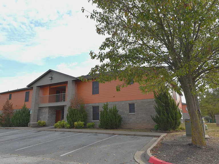 Keystone Crossing Apartment Homes — Photo 4