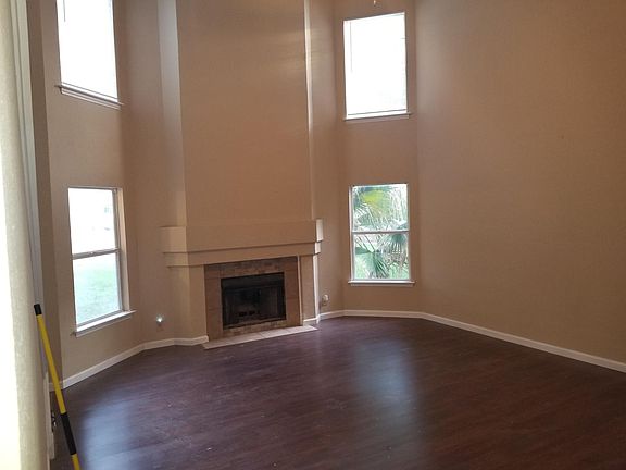5th image of 734 Cypresstree Dr