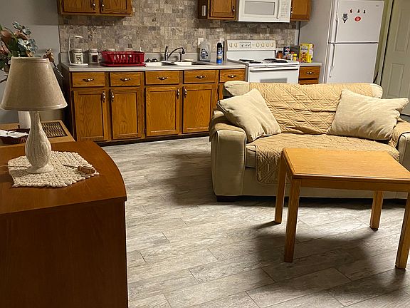 2nd image of 625 Pointe Wildwood Dr #B
