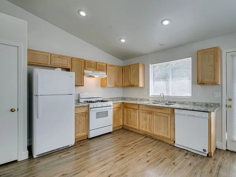 9660 Crystal Ridge Rd — Photo 26
