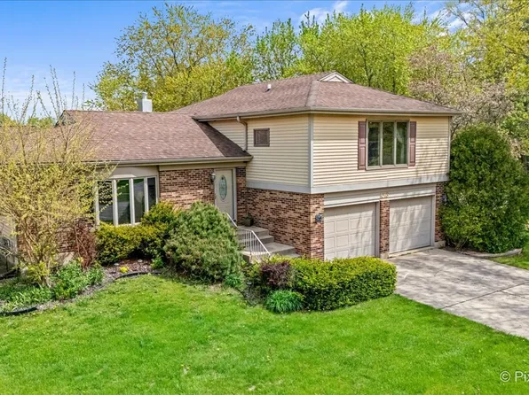 1016 Congress Dr, Bartlett, IL 60103