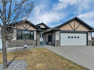 82 S Ingram Close, Red Deer, AB T4R 0A3