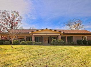 911 Kingston Dr, High Point, NC 27262