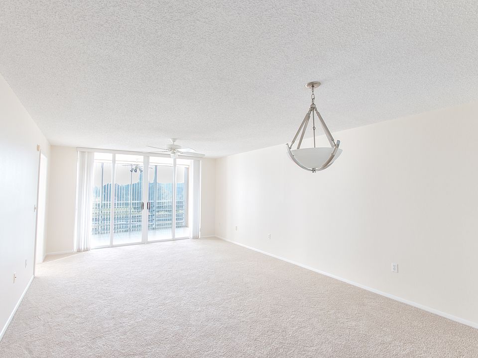 Living Room / Dining Room