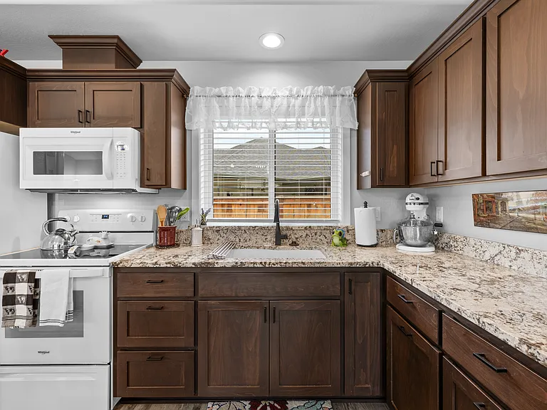 2527 SW Elmer Nelson Ln — Photo 6