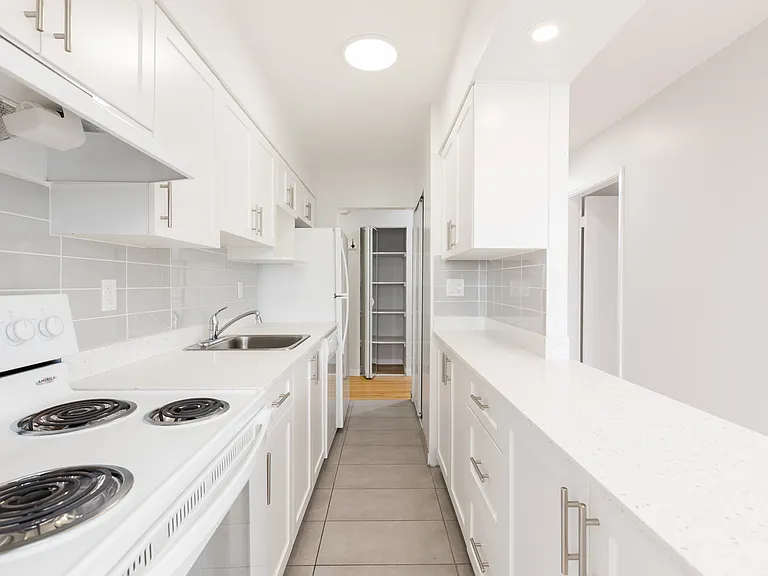 840 Broughton St #1001 — Photo 16