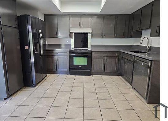 4th image of 8130 N 33rd Dr Unit 1
