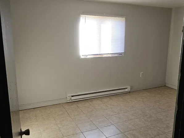 271 S Wildwood Ave #B, Kankakee, IL 60901