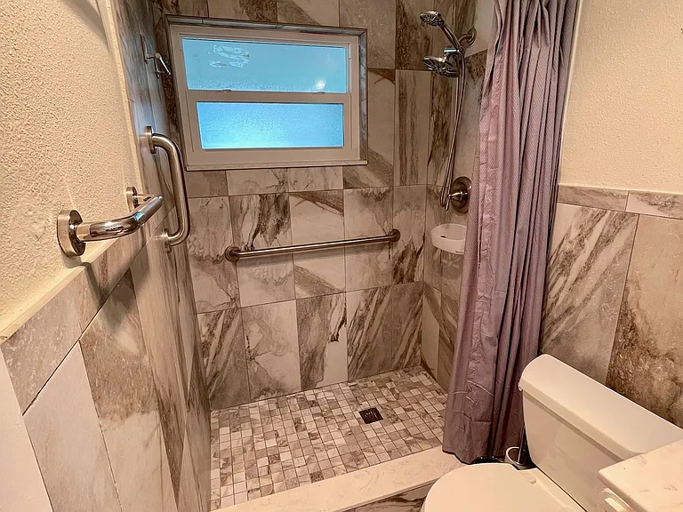 Master bath w/ shower