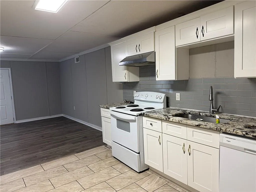 3 bed, 2.0 bath, 1100 sqft, $1,550 — Photo 4
