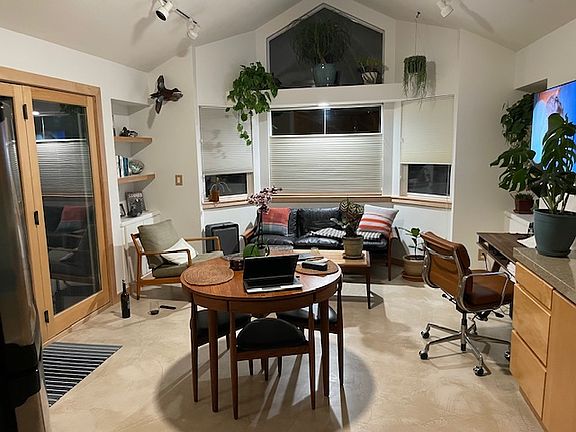 Sunny livingroom / dining area.