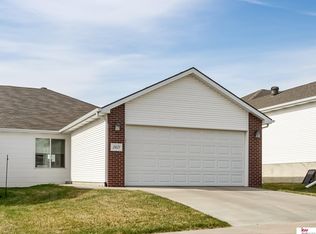 2421 City View Ct, Lincoln, NE 68521