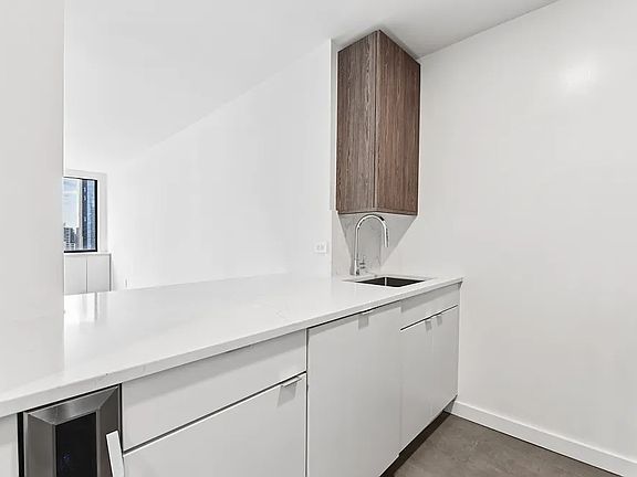 3rd image of 520 W 43rd St #33FF