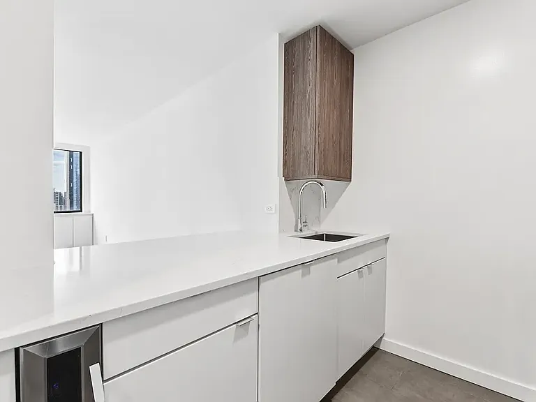 520 W 43rd St #33FF — Photo 3