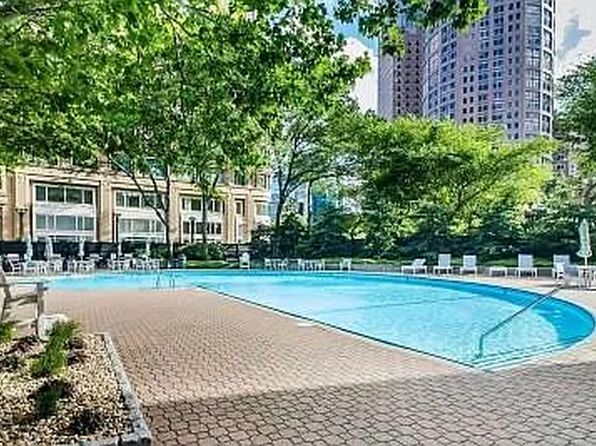 85 E India Row APT 3G