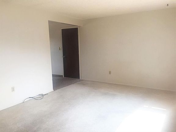 4th image of 617 34th Ave NE