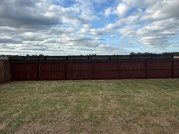4th image of 315 Molly Dean Dr