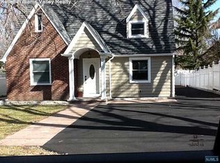 121 W Ridgewood Ave, Paramus, NJ 07652