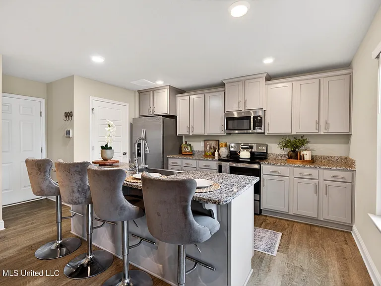 5438 Leeds Ln — Photo 3