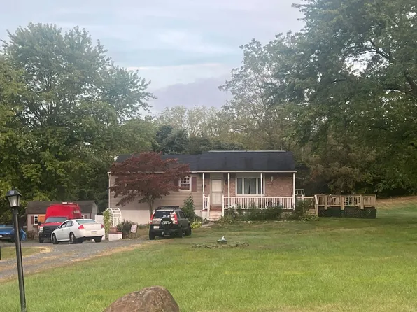 2049 N Charlotte St, Pottstown, PA 19464