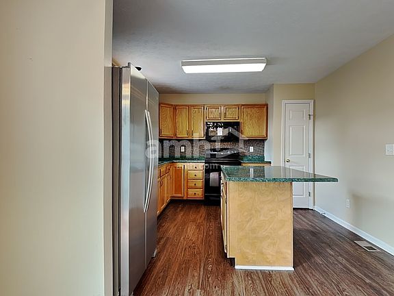 4th image of 221 Shawnee Ct