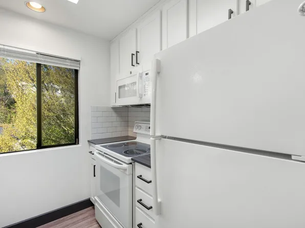 2410 Dexter Ave N #301, Seattle, WA 98109
