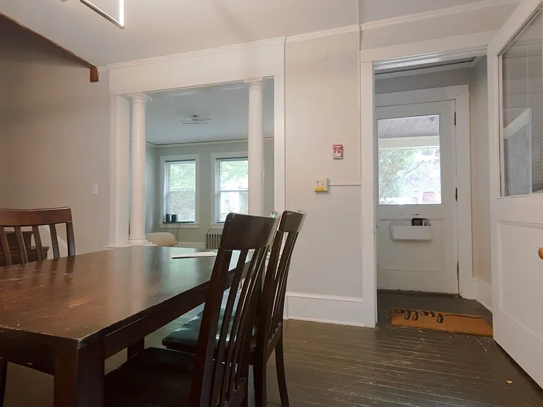 609 E State St — Photo 44