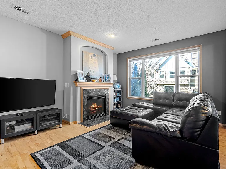 8381 Townsend Dr — Photo 4