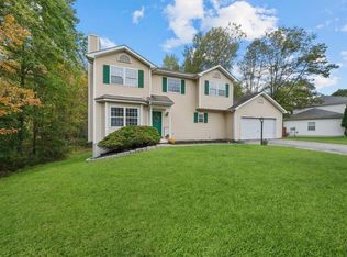 16 White Birch Ct, Poughkeepsie, NY 12603