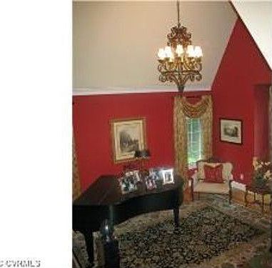 3rd image of 109 Brookschase Ln