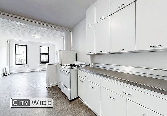 3rd image of 230 E 89th St APT 4W