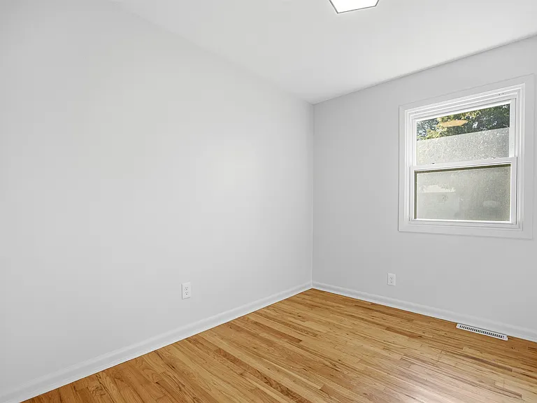 3314 S 122nd St — Photo 10