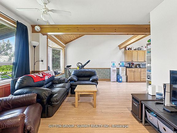 3rd image of 8555 Heritage Rd