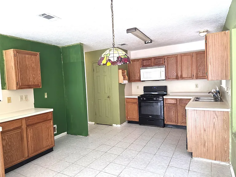 17006 Dusty Mill Dr E — Photo 11
