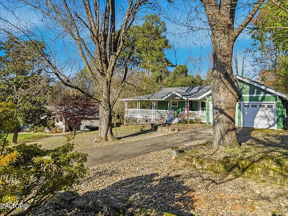 3rd image of 7513 Rocky Hill Ln