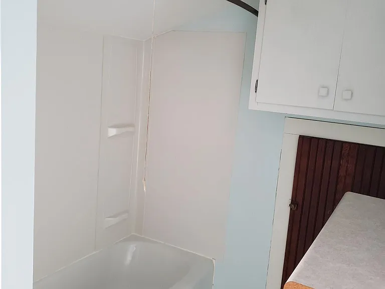 bathroom, full tub/shower