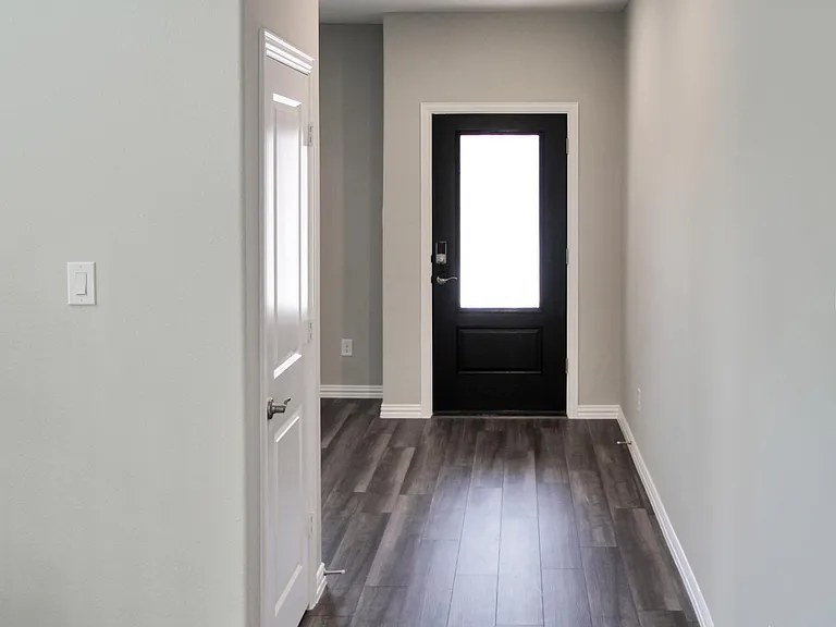 1602 Lannon Ln — Photo 3
