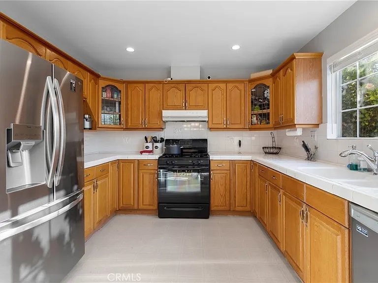 19124 Hamlin St #5 — Photo 6