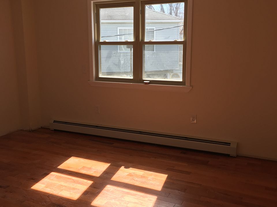 2nd image of 11543 167th St #2